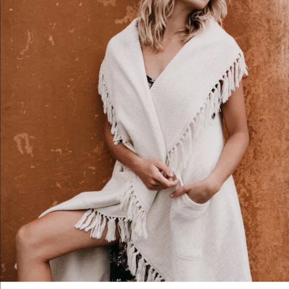 H/P NWT Spell Designs White River Poncho - Picture 2 of 7